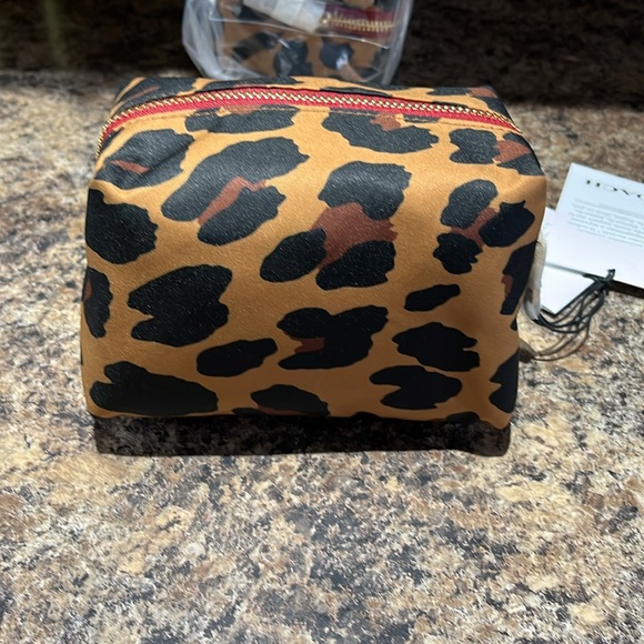 Coach Small Boxy Cosmetic Case With Leopard Print - Picture 5 of 8